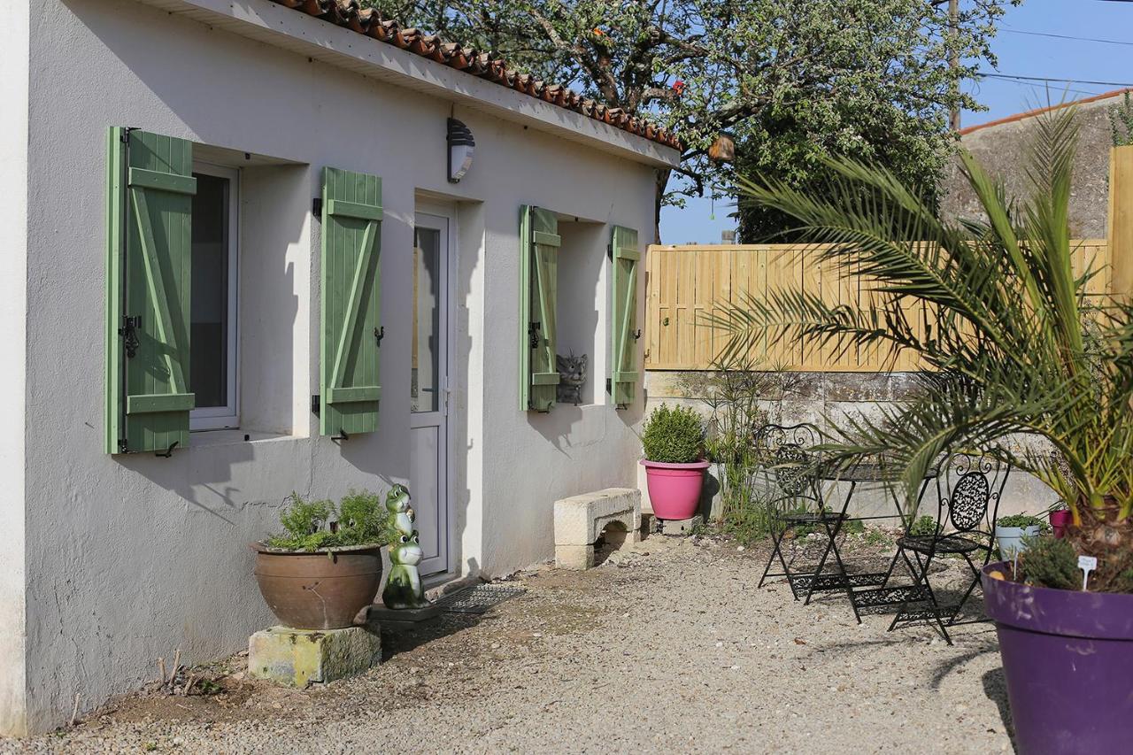 Le Gite Vert Saint-Germain-de-Lusignan Экстерьер фото